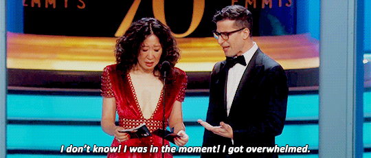 Sandra Oh Re-Creates La La Land Mistake at 2018 Emmys Video