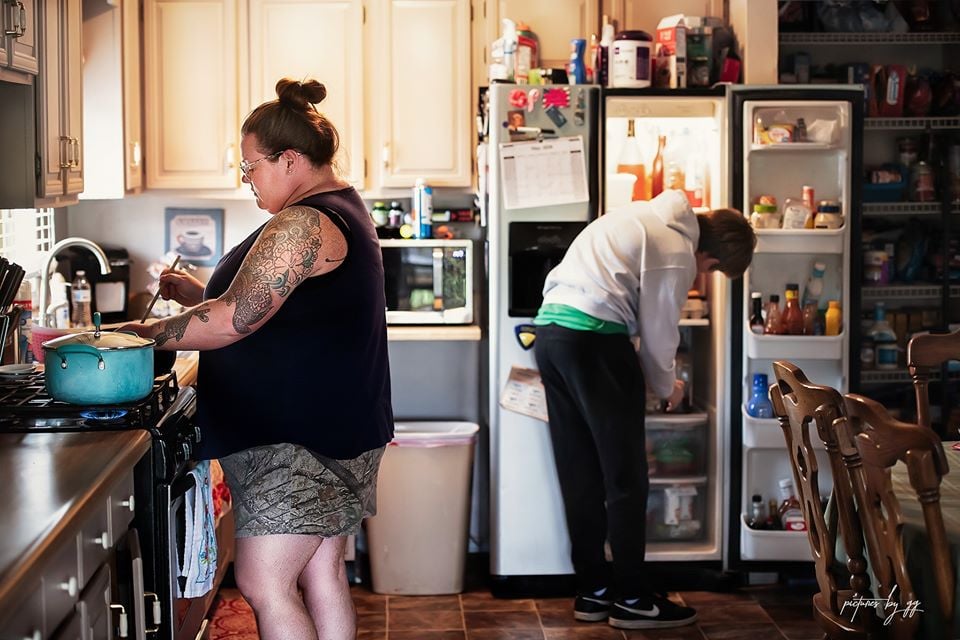 Photographer's Social-Distancing Mother's Day Photo Series
