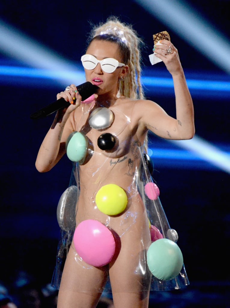 Miley Cyrus at the MTV VMAs 2015 Pictures