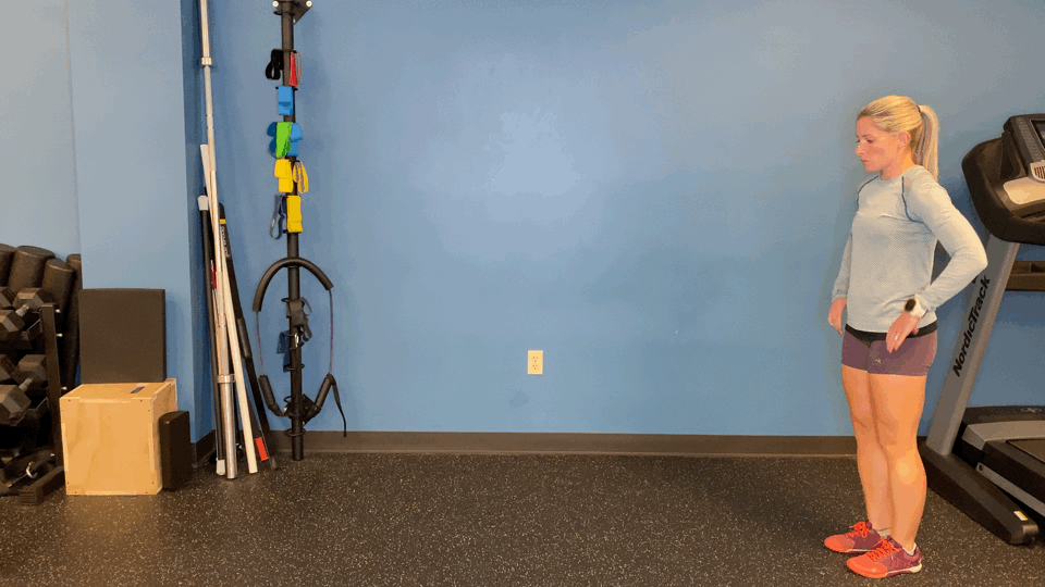 Warmup: Lunge With Knee to Chest