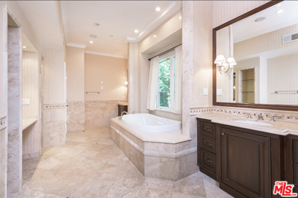 An all-marble bathroom gives off a classic and modern feel.