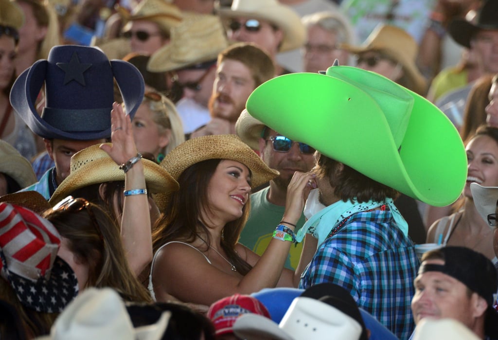 A Couple Shared A Cute Moment In The Crowds Of Stagecoach In 2014 Cute Couples At Summer 9302