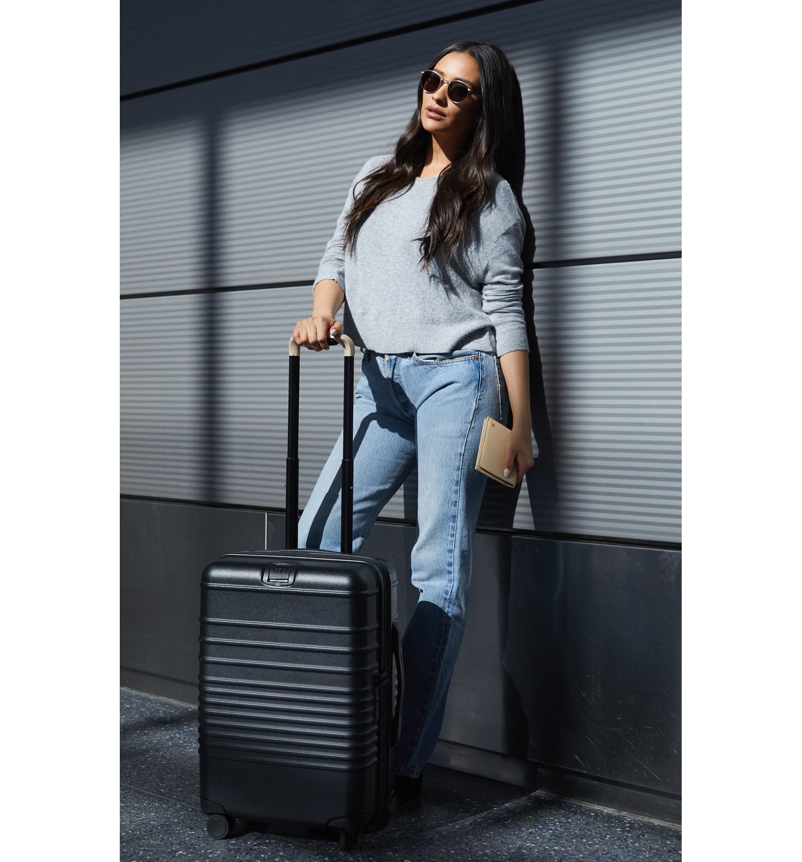 B is 21 Inch Rolling Spinner Suitcase Travelling This Holiday