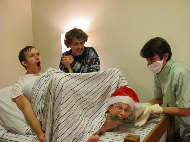 These roommates with their average Christmas card