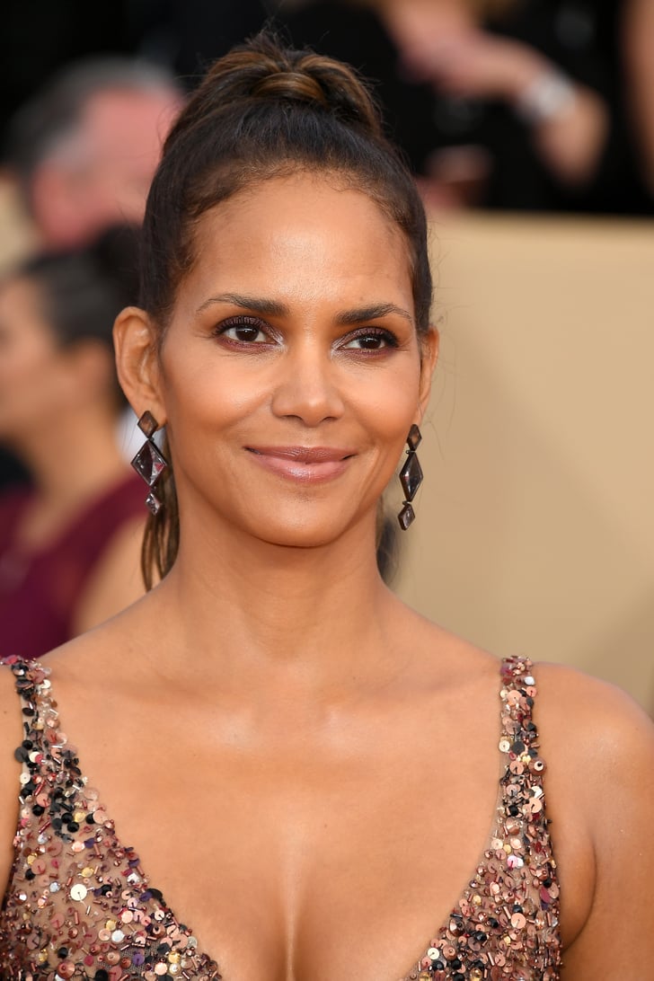 Halle Berry's Shaved Hair at the 2018 SAG Awards | POPSUGAR Beauty Photo 5