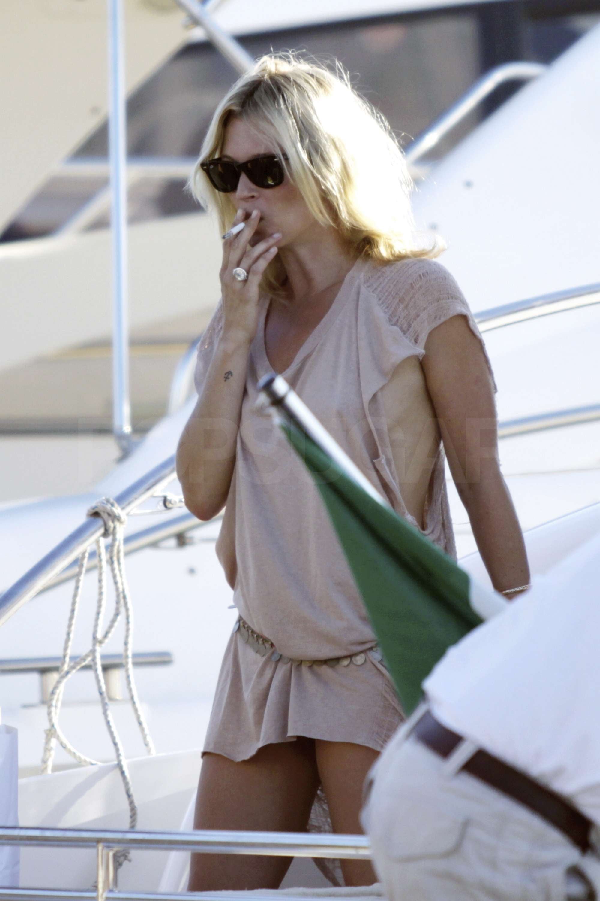 Photos of Kate Moss And Jamie Hince On a Boat in St. Tropez With ...