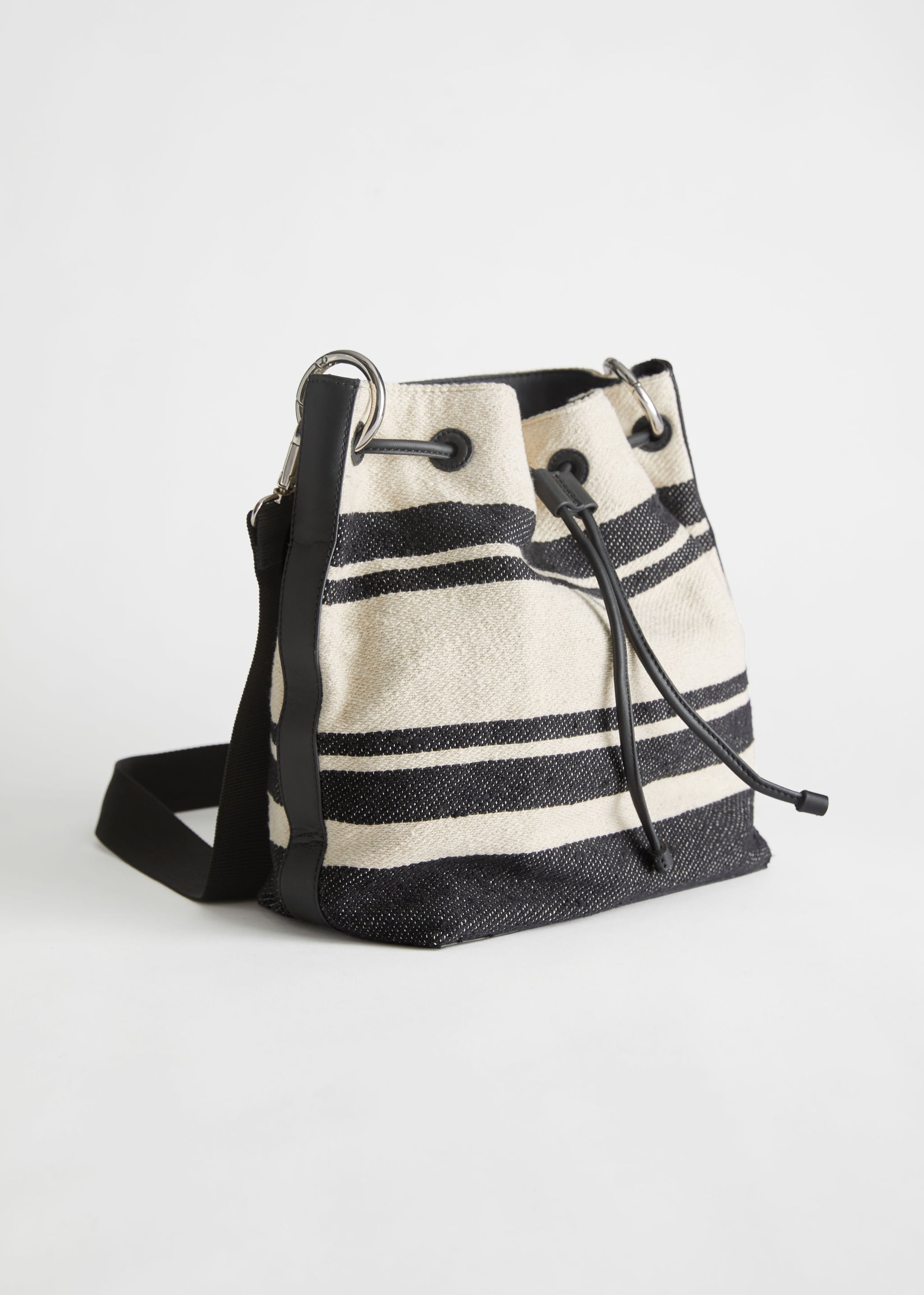 pieces bucket bag