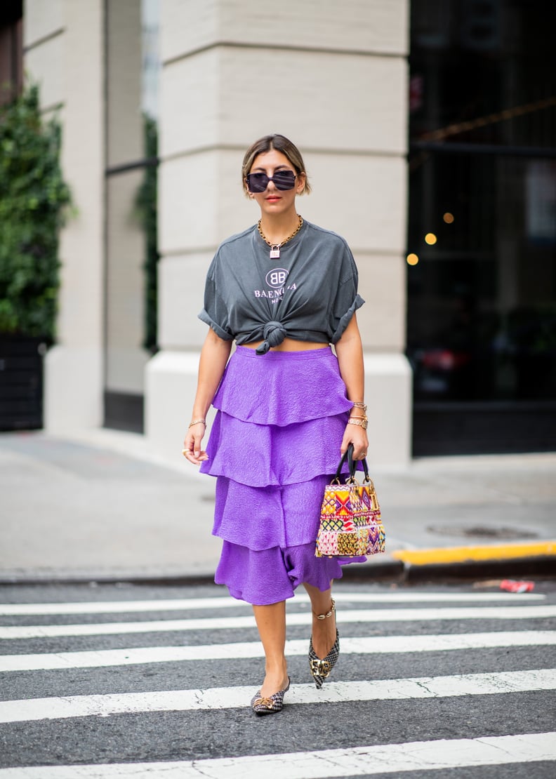 Tie a T-Shirt in the Front and Wear It With a Ruffled Skirt