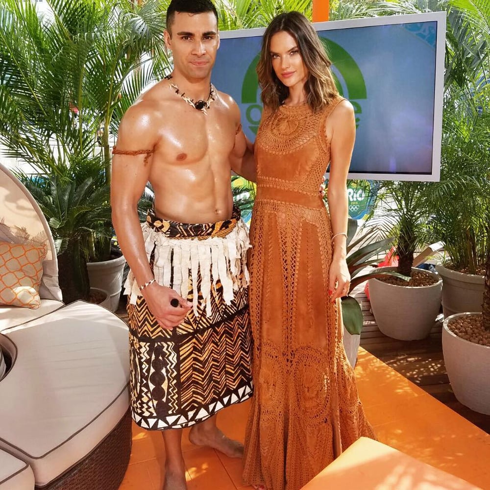 Alessandra Ambrosio And Adriana Lima With Pita Taufatofua Popsugar Latina