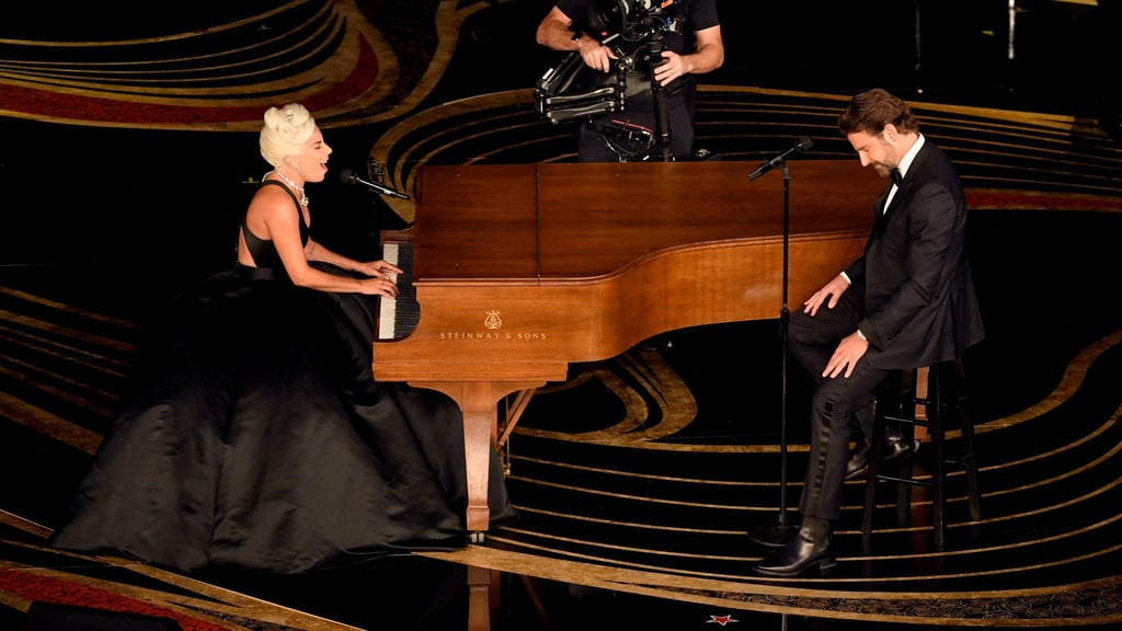 Lady Gaga和布莱德利·库珀执行“浅”视频