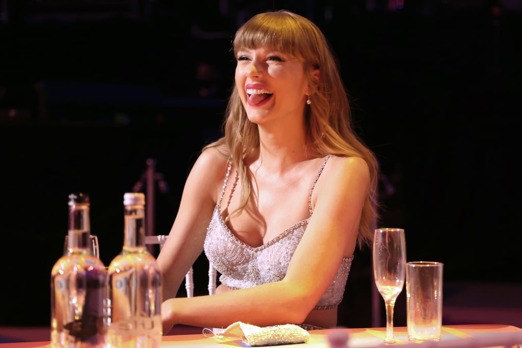 Taylor Swift's Missing Scarf