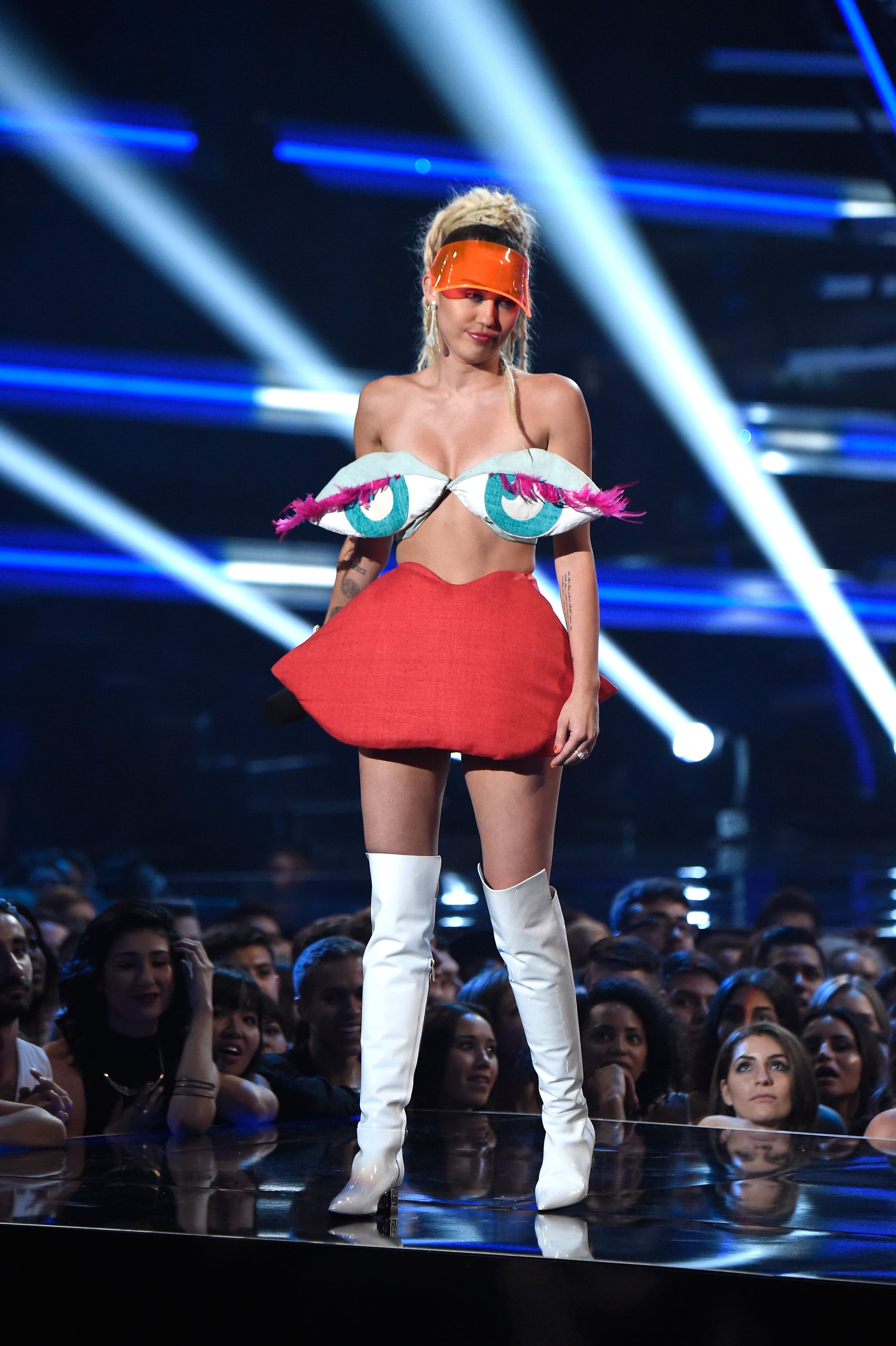 VMAs 2015: Miley Cyrus, Nicki Minaj in No Underwear