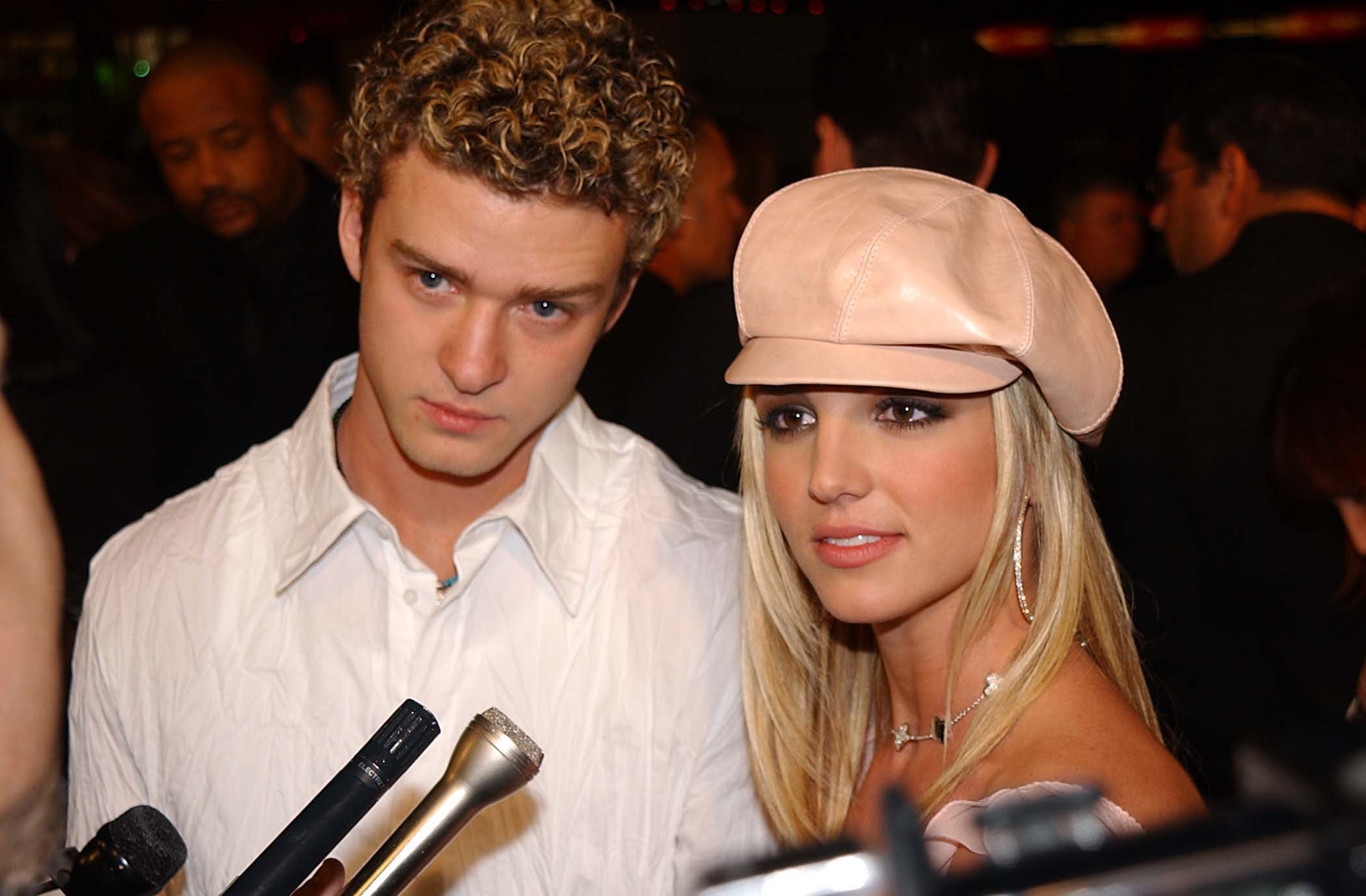 NSYNC Supporting Justin Timberlake As He Gets DRAGGED In Britney