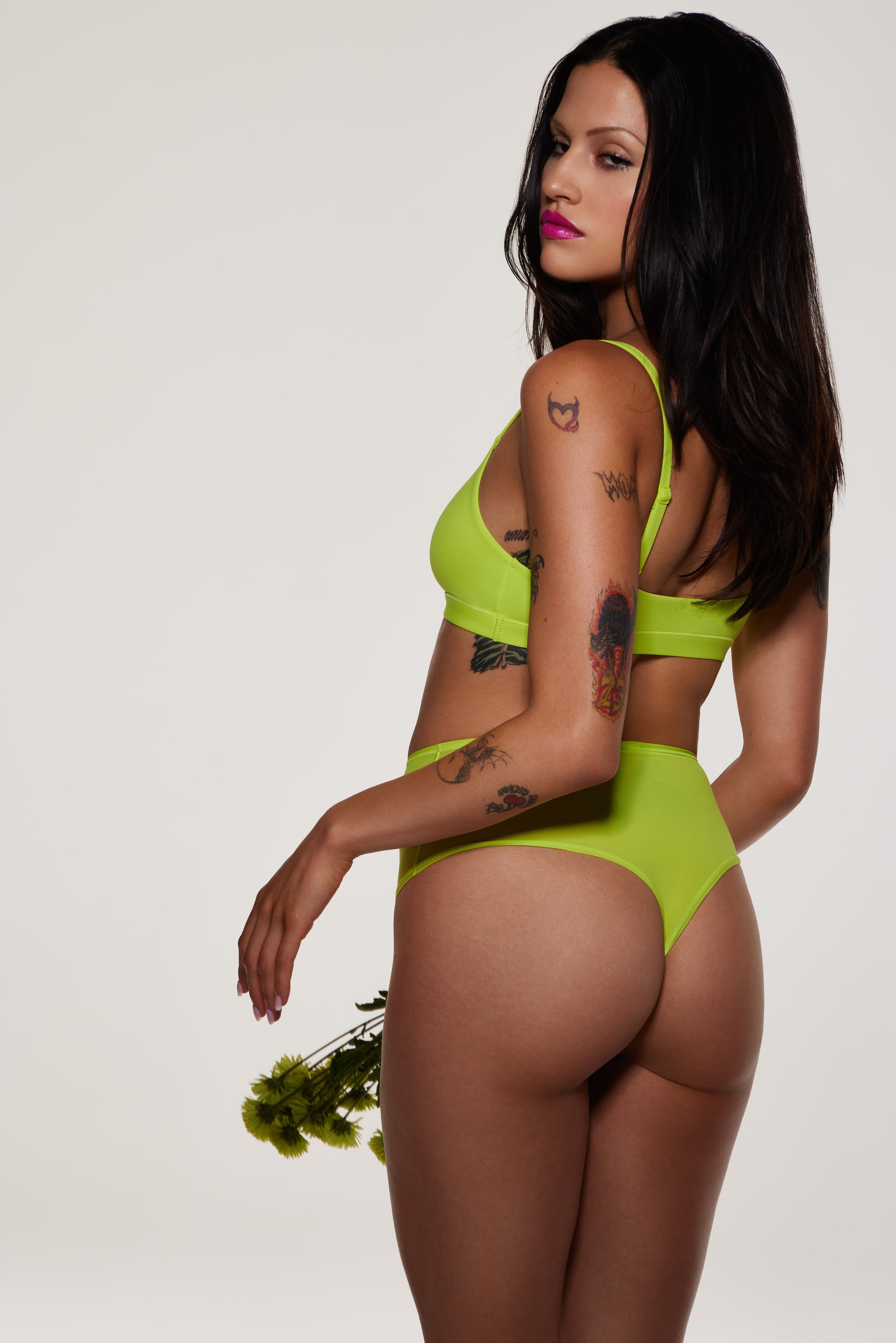 SKIMS Kim Kardashian Fits Everybody Thong Color Onyx Size S PN-THG-2028 NWT