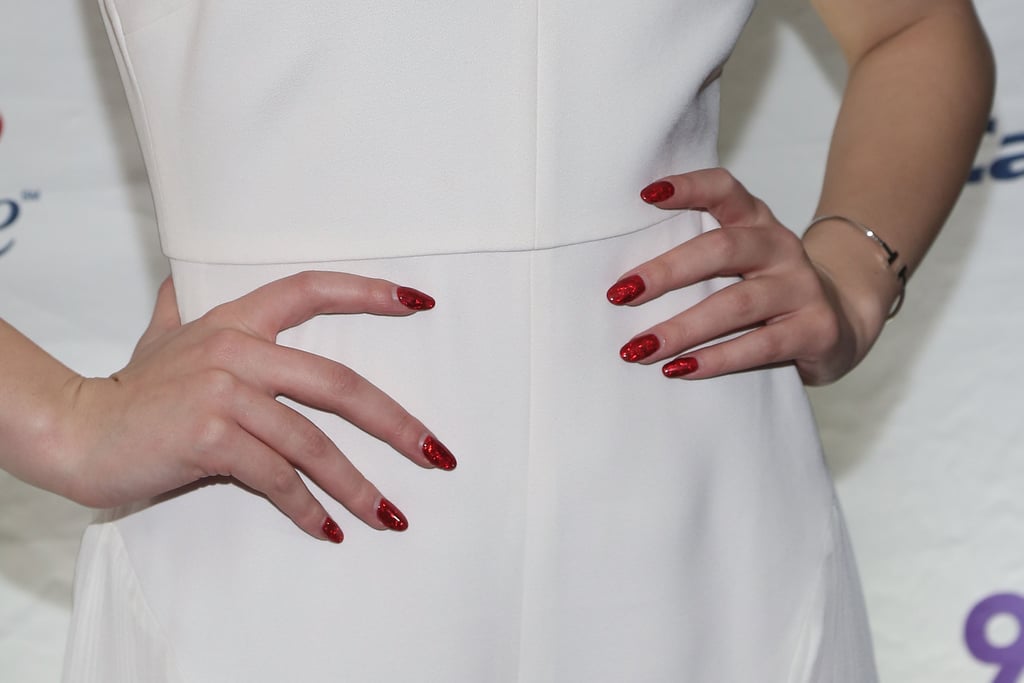 Hailee Steinfeld With Red Tortoise Shell Nails