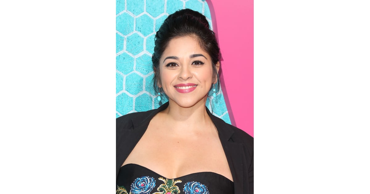 Noemi Gonzalez as Suzette Quintanilla | Netflix's Selena ...