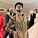 Lil Nas X在2021年Met Gala上穿了3套金色范思哲套装