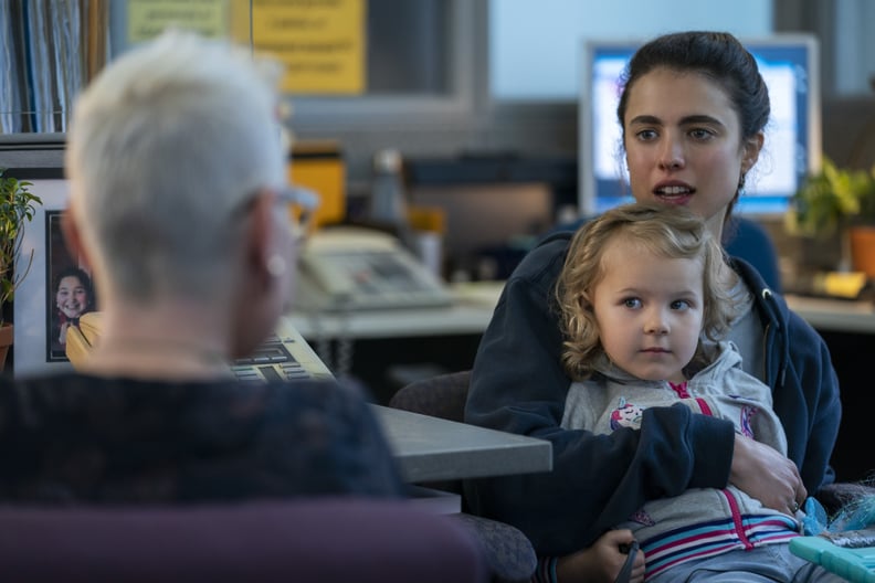 MAID (L to R) RYLEA NEVAEH WHITTET as MADDY and MARGARET QUALLEY as ALEX in episode 101 of MAID Cr. RICARDO HUBBS/NETFLIX © 2021