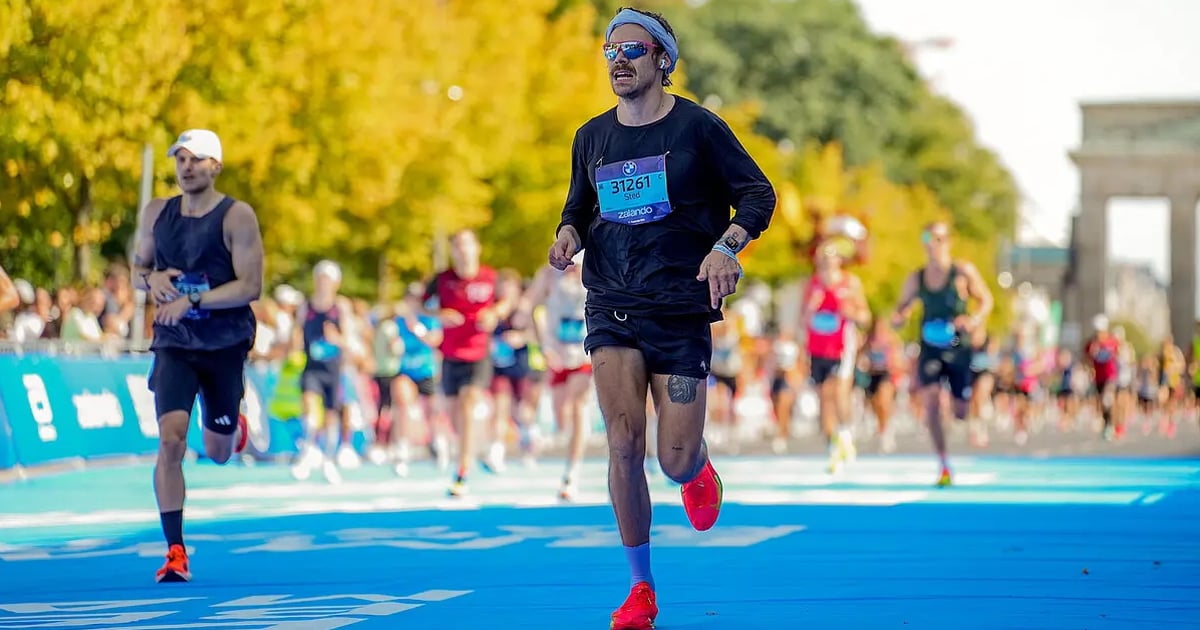 These “Marathon Moonlighters” Run For Themselves, Not Social Media