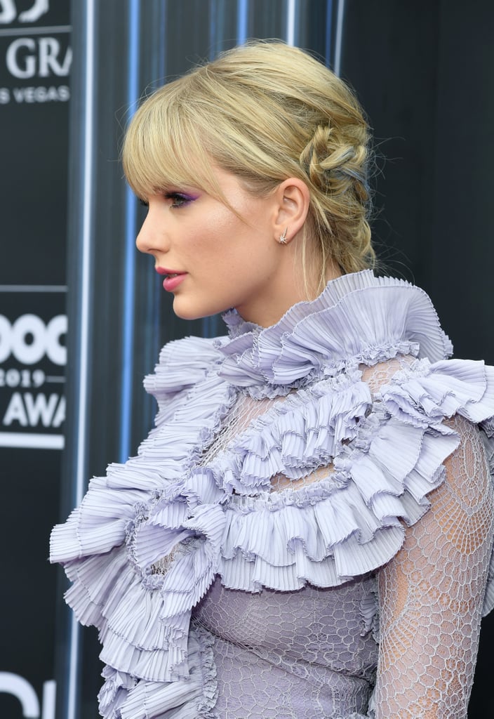 taylor swift blue hairstyle