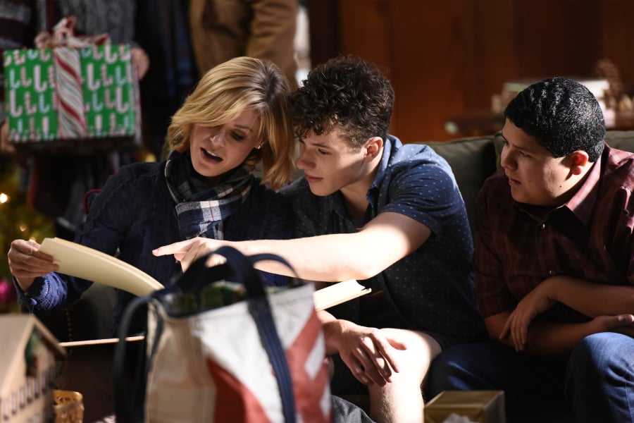 Modern Family Season 7 Christmas Pictures POPSUGAR Entertainment Photo 16