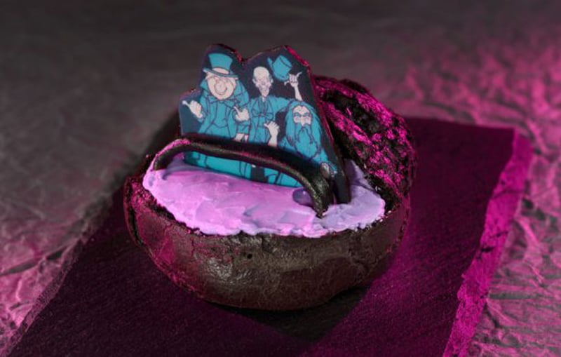 Haunted Mansion Hitchhiking Ghost Dessert