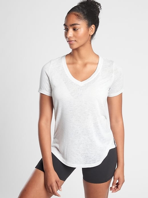 Breezy Scoop V Tee