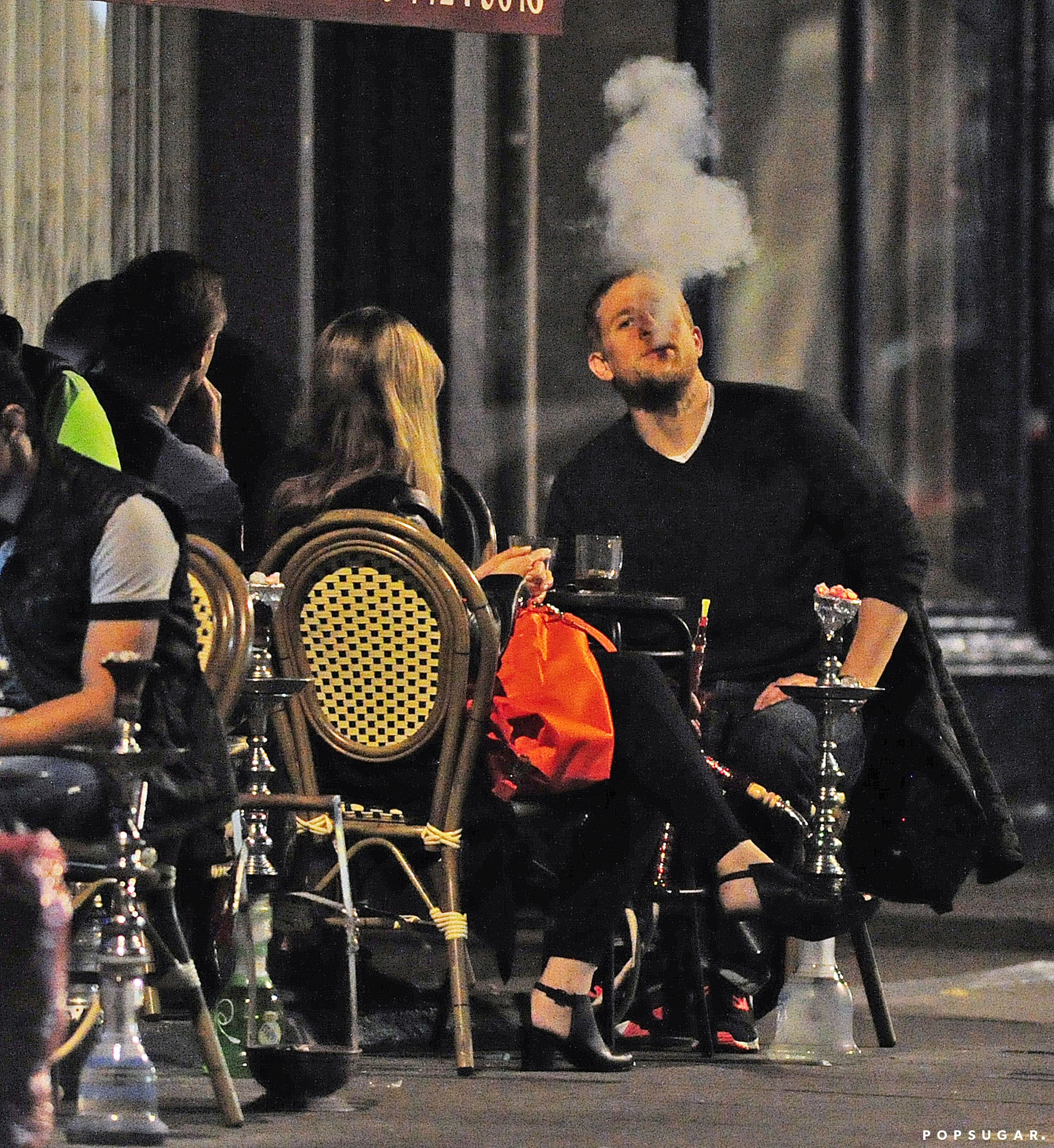 does charlie hunnam smoke cigarettes Charlie Hunnam Smokes Hookah With Friends July 2015