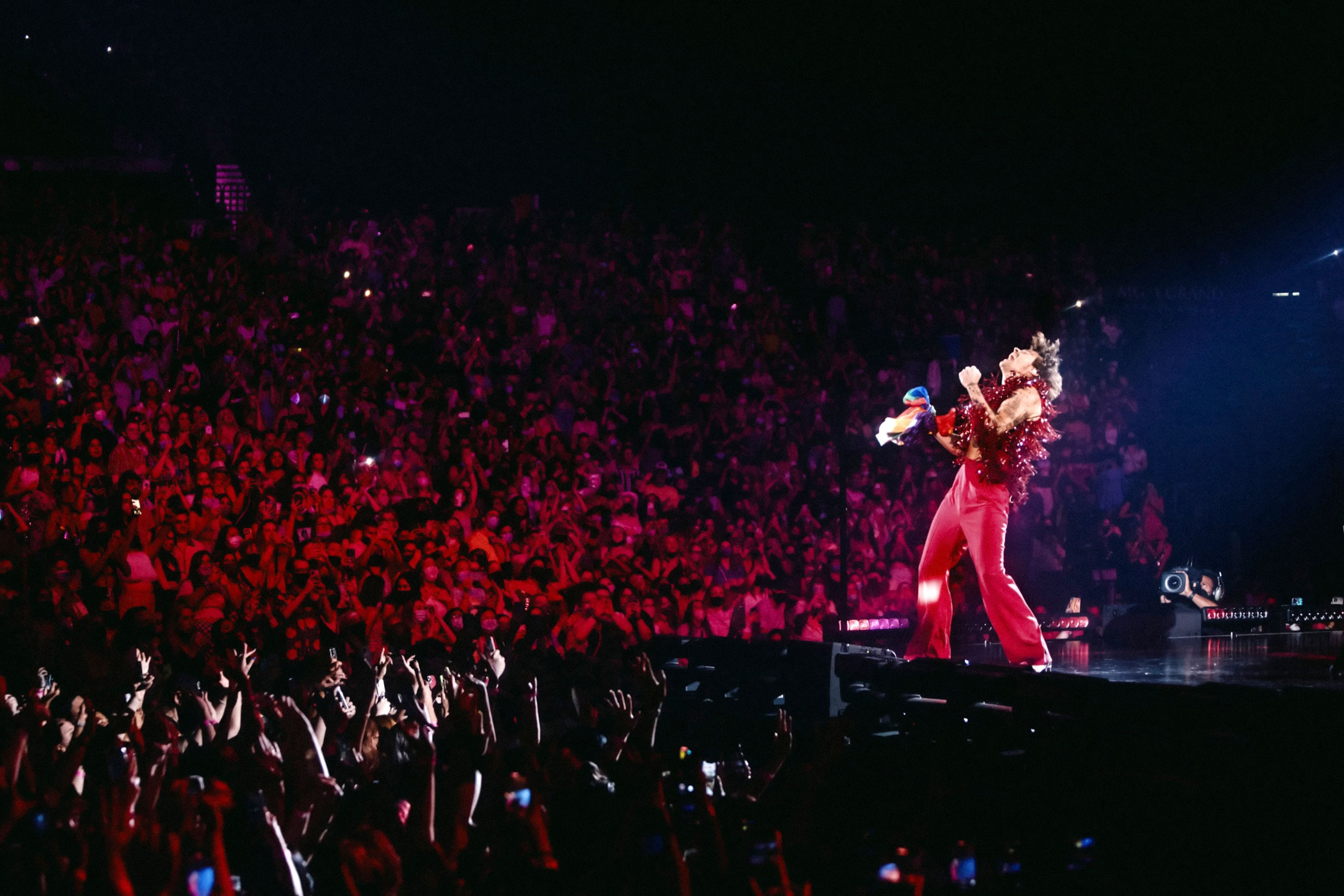 See Harry Styles's Love On Tour Costumes, Custom by Gucci | PS Fashion