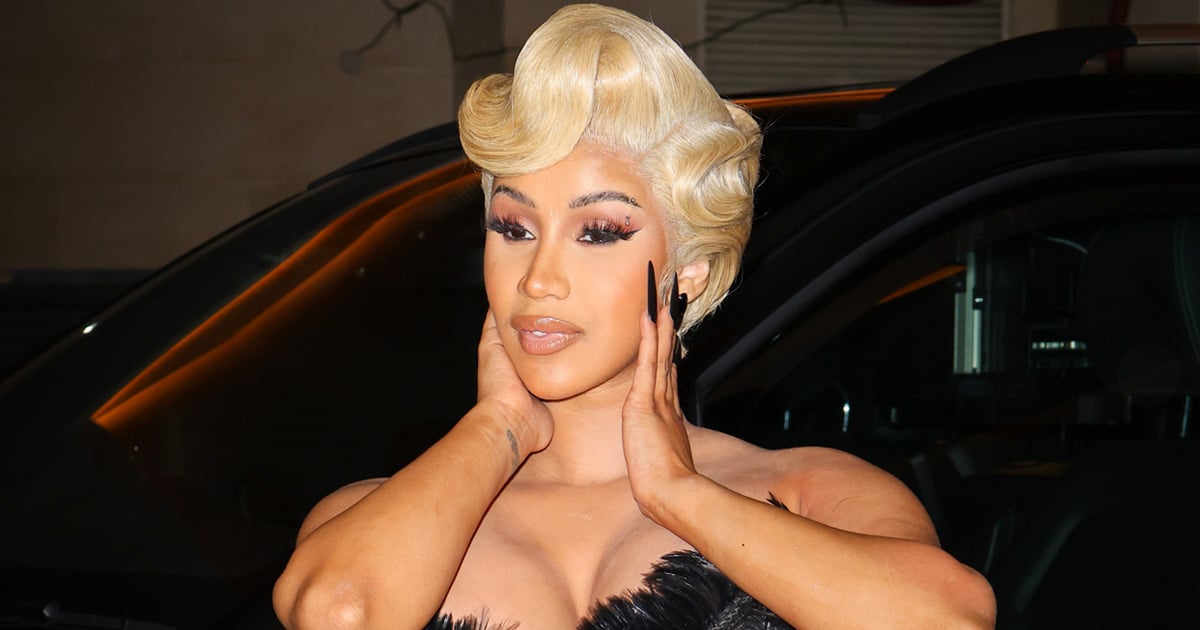 Cardi B channels Ariana Grande with a fierce, high ponytail - Foto 1