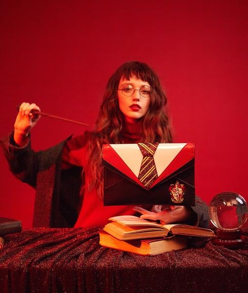 Gryffindor Uniform Clutch