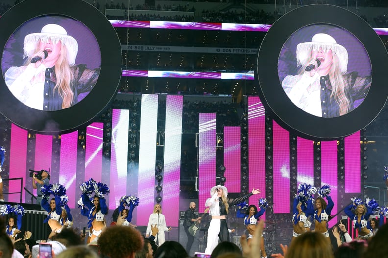 Ellie Goulding at the Buffalo Bills and Dallas Cowboys Halftime Show
