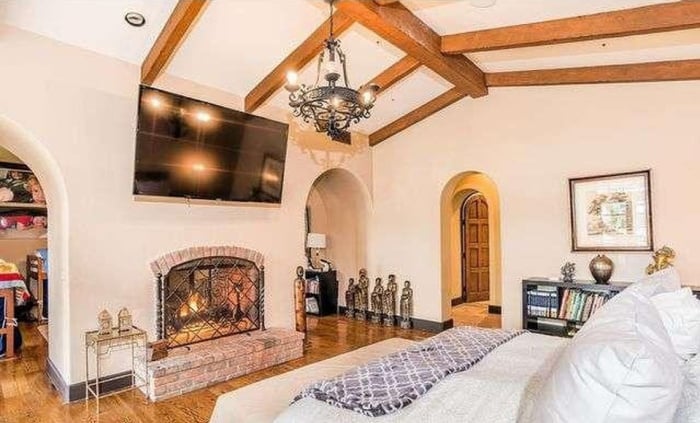 Charlie Sheen Sells Second Beverly Hills Mansion