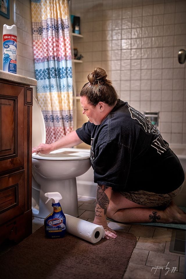 Photographer's Social-Distancing Mother's Day Photo Series