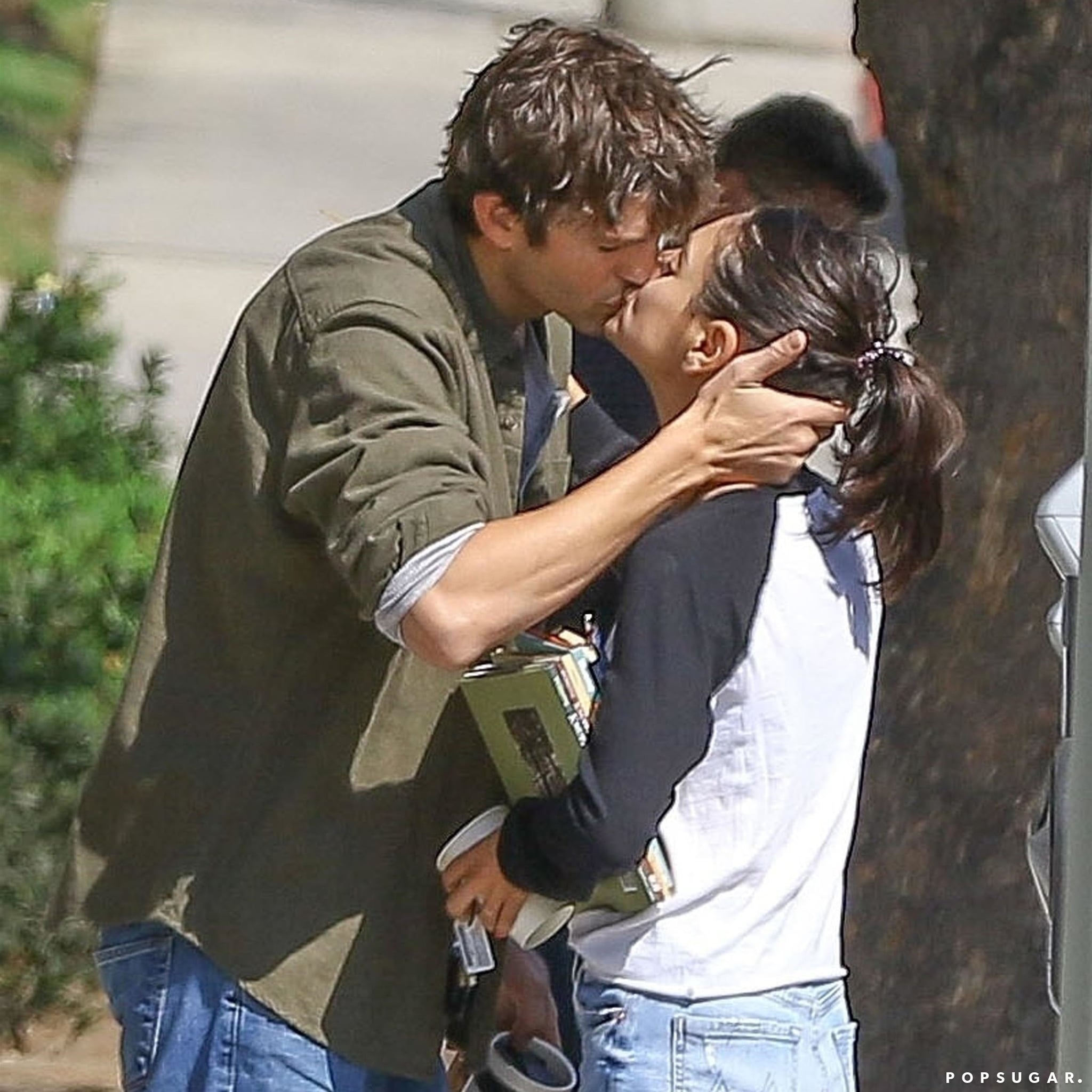 Ashton Kutcher And Mila Kunis Kissing In La October 2018 Popsugar Celebrity