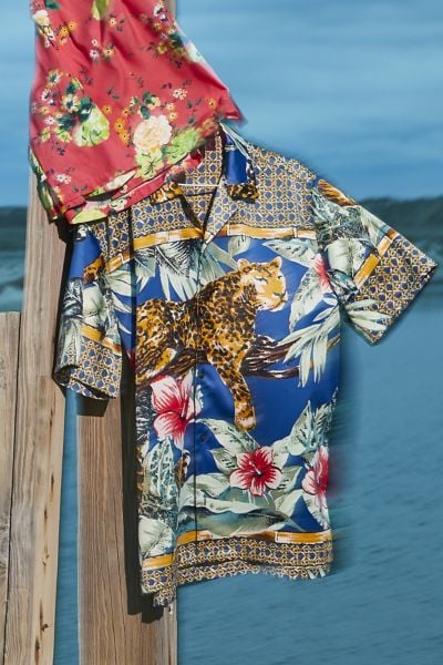 UO Jungle Print Satin Short Sleeve Button-Down Shirt