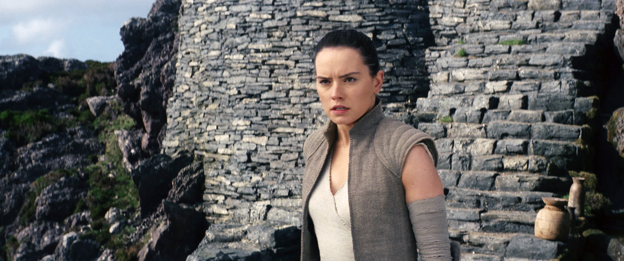 STAR WARS: THE LAST JEDI, (aka STAR WARS: EPISODE VIII - THE LAST JEDI), Daisy Ridley, 2017. ph: Industrial Light & Magic / Walt Disney Studios Motion Pictures /  Lucasfilm Ltd. /Courtesy Everett Collection