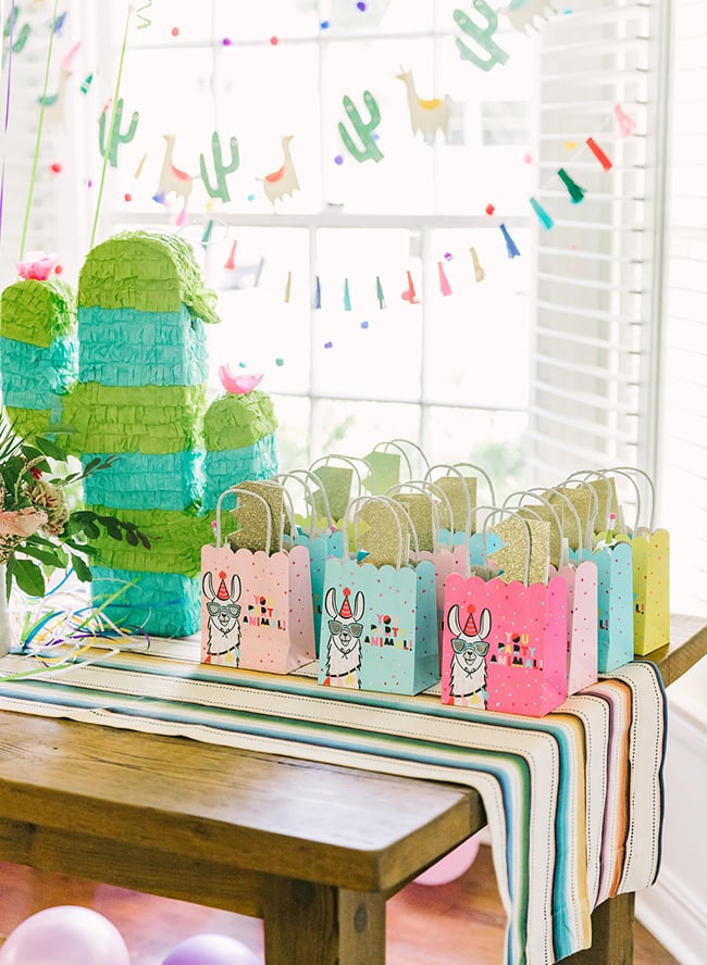 Baby shower cheap llama theme