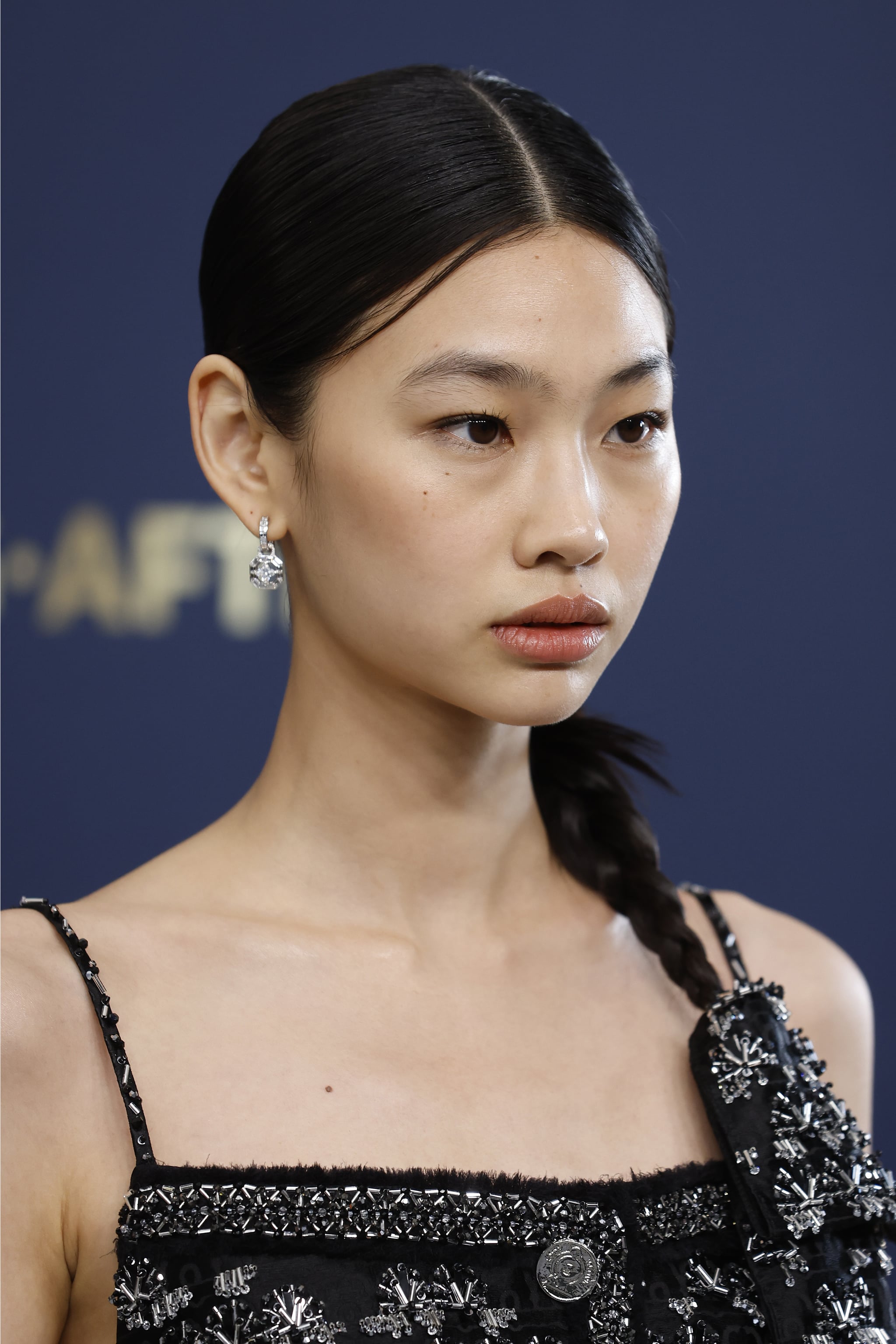 Squid Game's HoYeon Jung Rocks a Meaningful Hair Ribbon at the 2022 SAG  Awards — See Photos