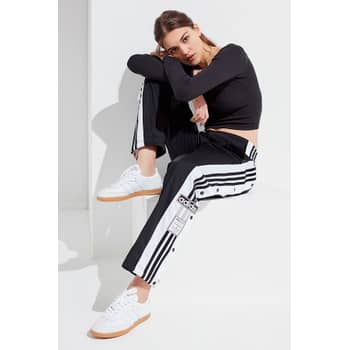 How to wear track pants (Aria Di Bari)  Track pants outfit, Cute fall  outfits, Casual outfits