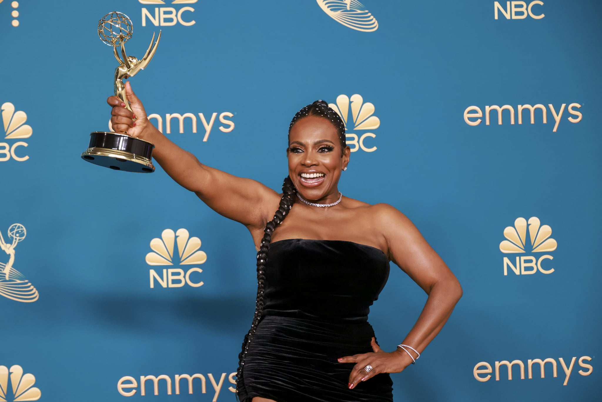 Sheryl Lee Ralph with her Emmy Award for Outstanding Supporting Actress in a Comedy Series at the 2022 Emmys.