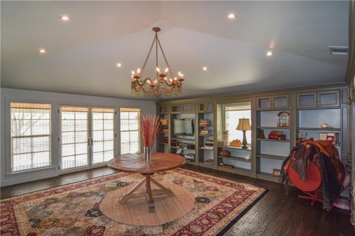 Jewel Sells Her Texas Home May 2016