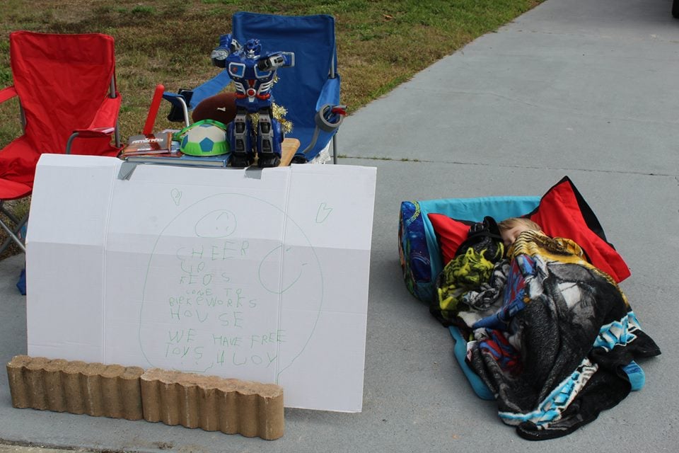 Boy Sets Up a Free Toy Stand For Kids in Need