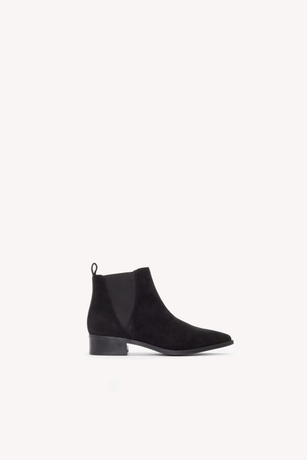 Pointy Chelsea Boots