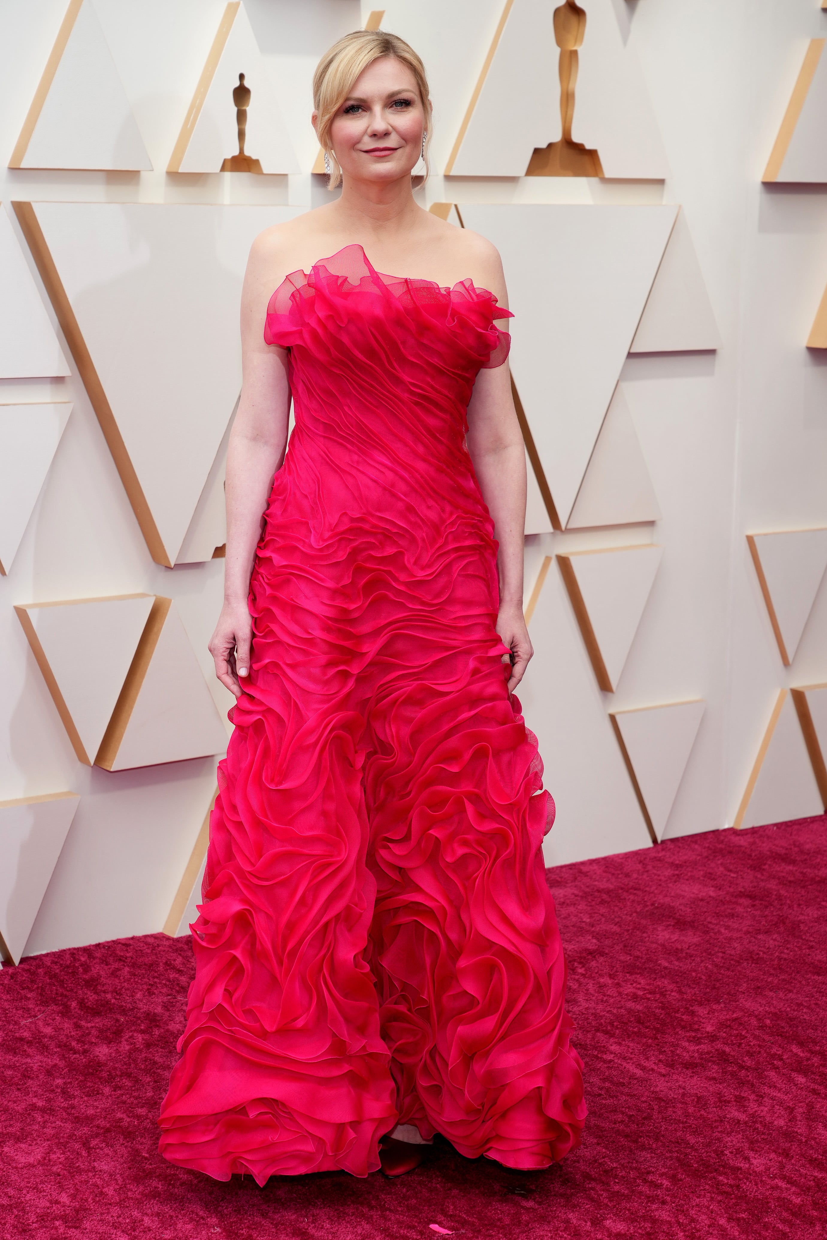 Tracee Ellis Ross Stuns in Red at 2022 Oscars: Red Carpet Photos – SheKnows