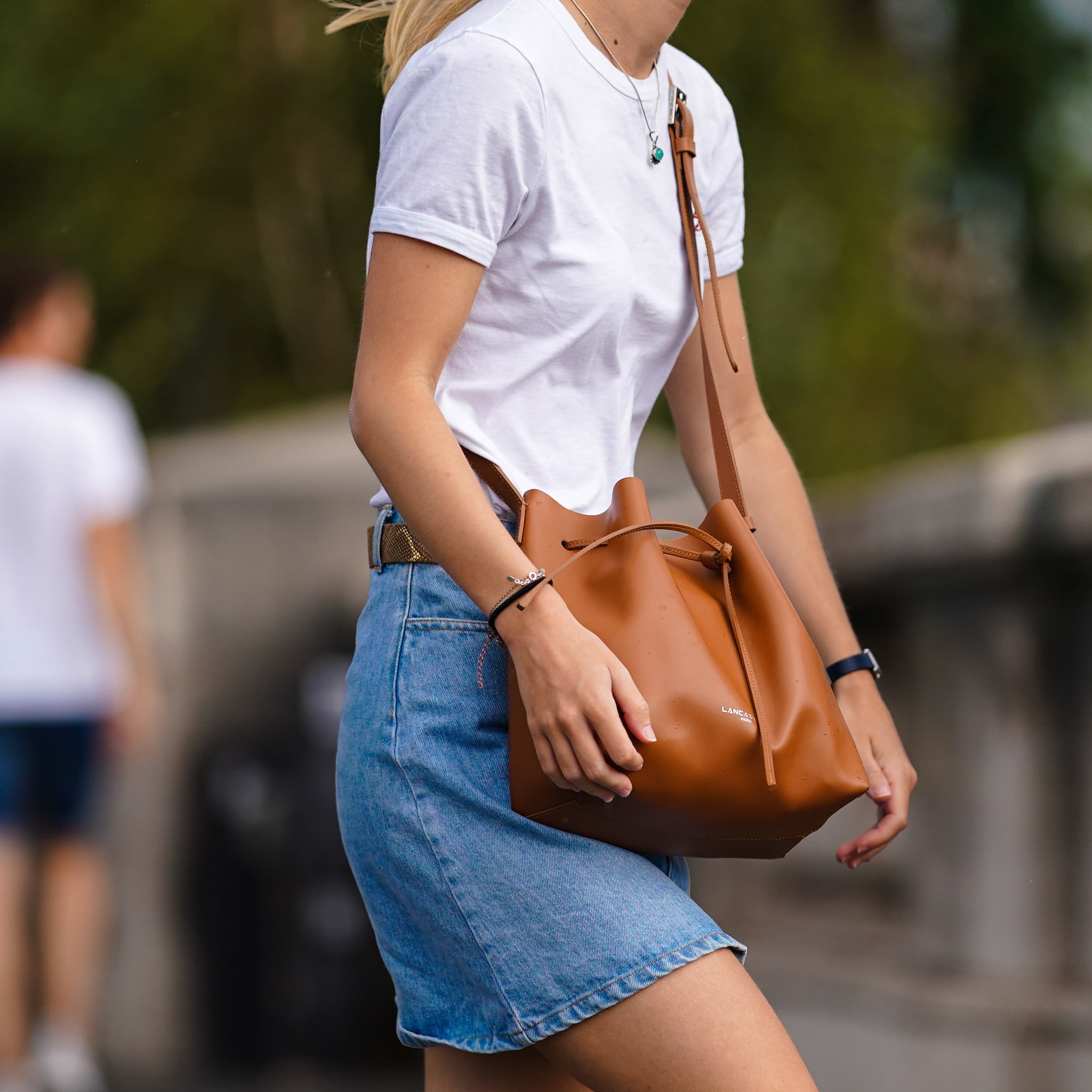 how to style bucket bags