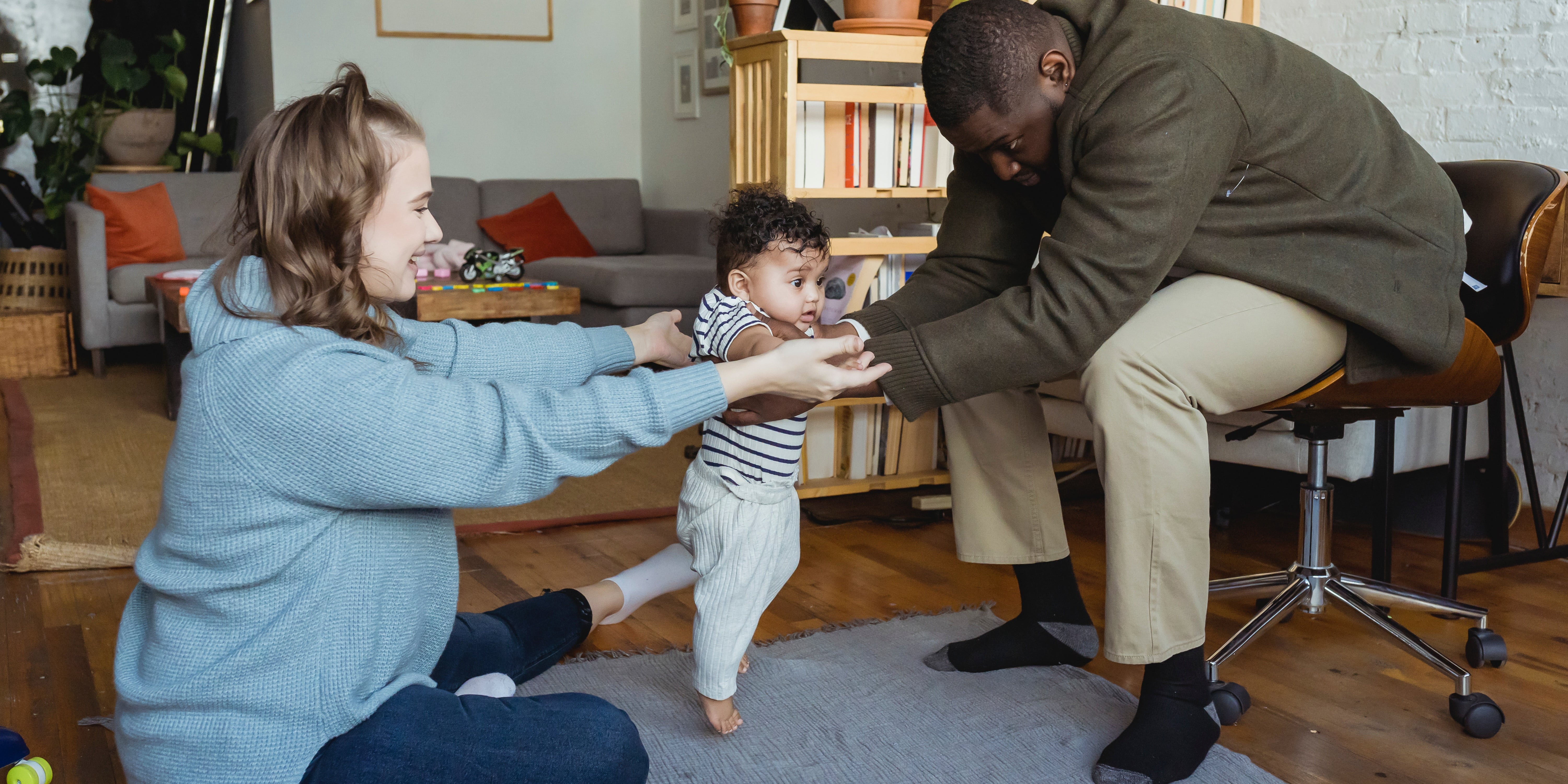 When should toddlers start clearance walking