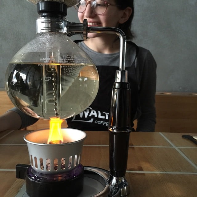 Siphon brewing for the finest coffee