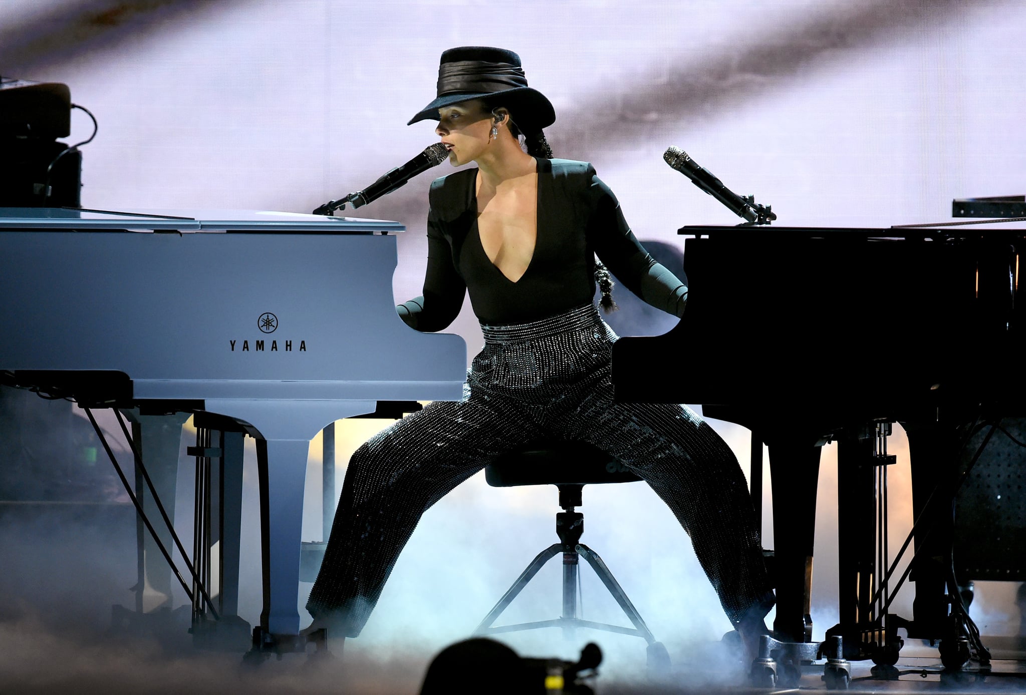 Alicia Keys played two pianos at the same time during her 2019 performance.