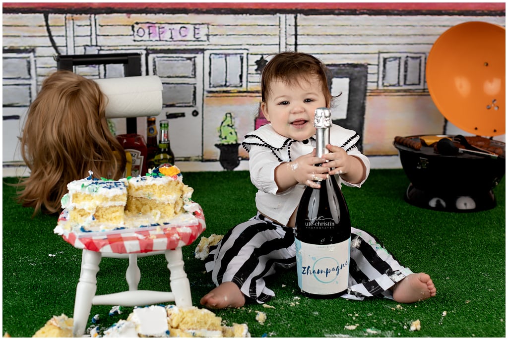 Adorable Schitt's Creek Cake Smash With Babies